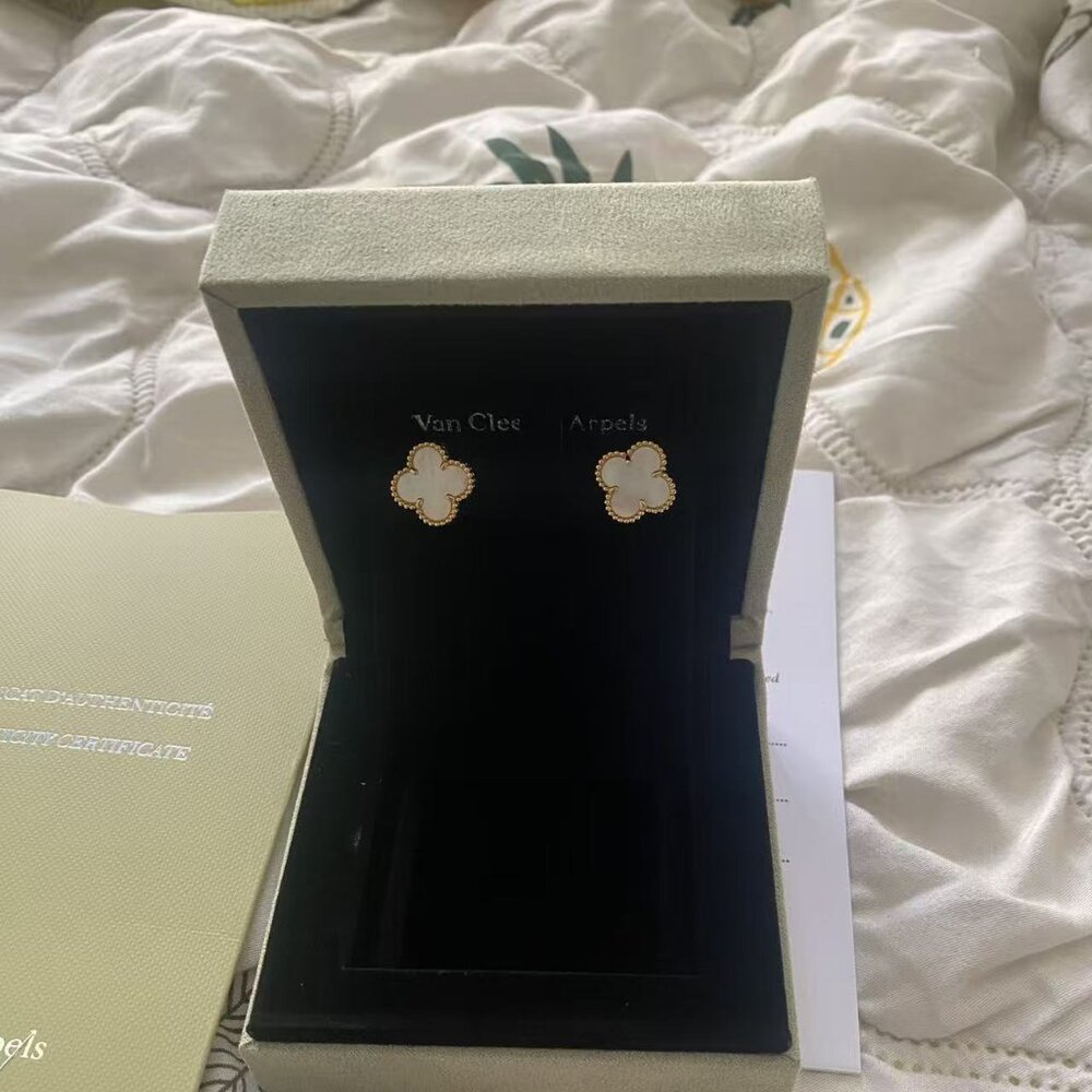 Van Cleef & Arpels Fashion Earrings